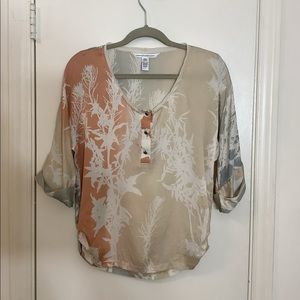 Diane Von Furstenberg silk blouse-size 2